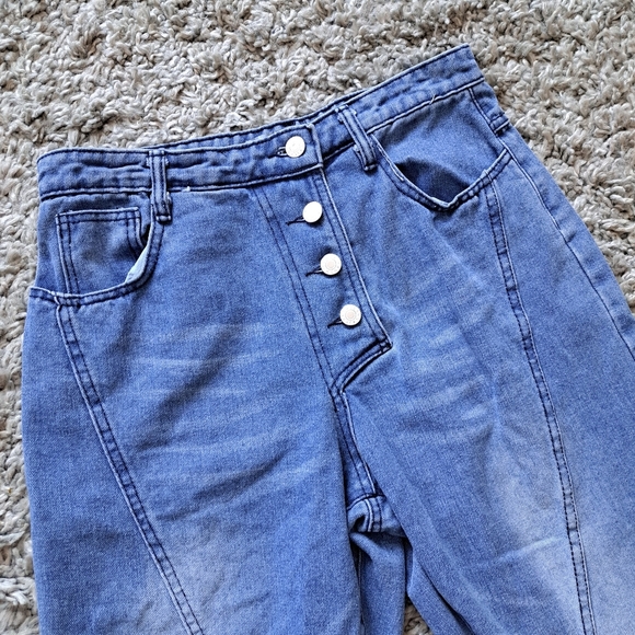 Misslook | Blue button up fly straight leg women's jean with styled fade - Picture 3 of 10